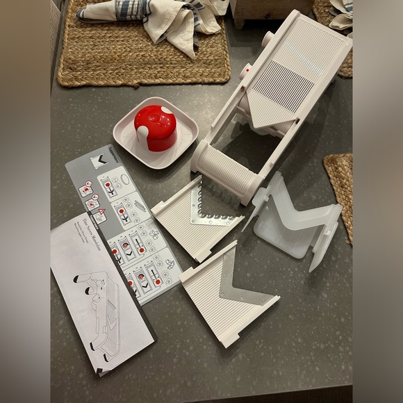 Tupperware Mandolin - Picture 3 of 5